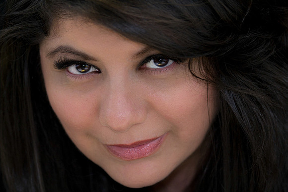 CLOSE UP GIGI